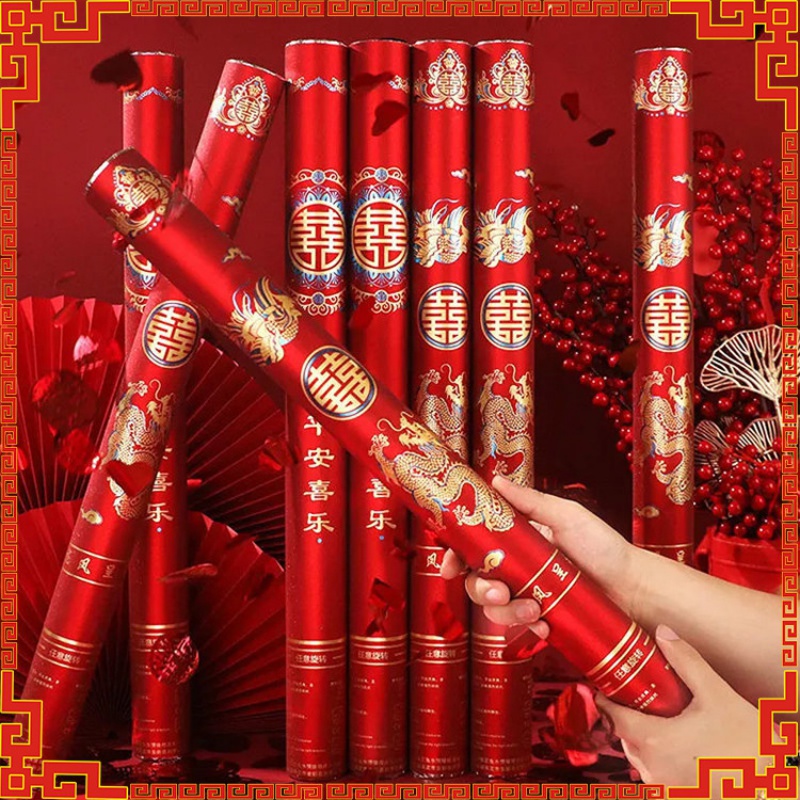 盛夏礼炮添喜气，手持礼花耀庆典